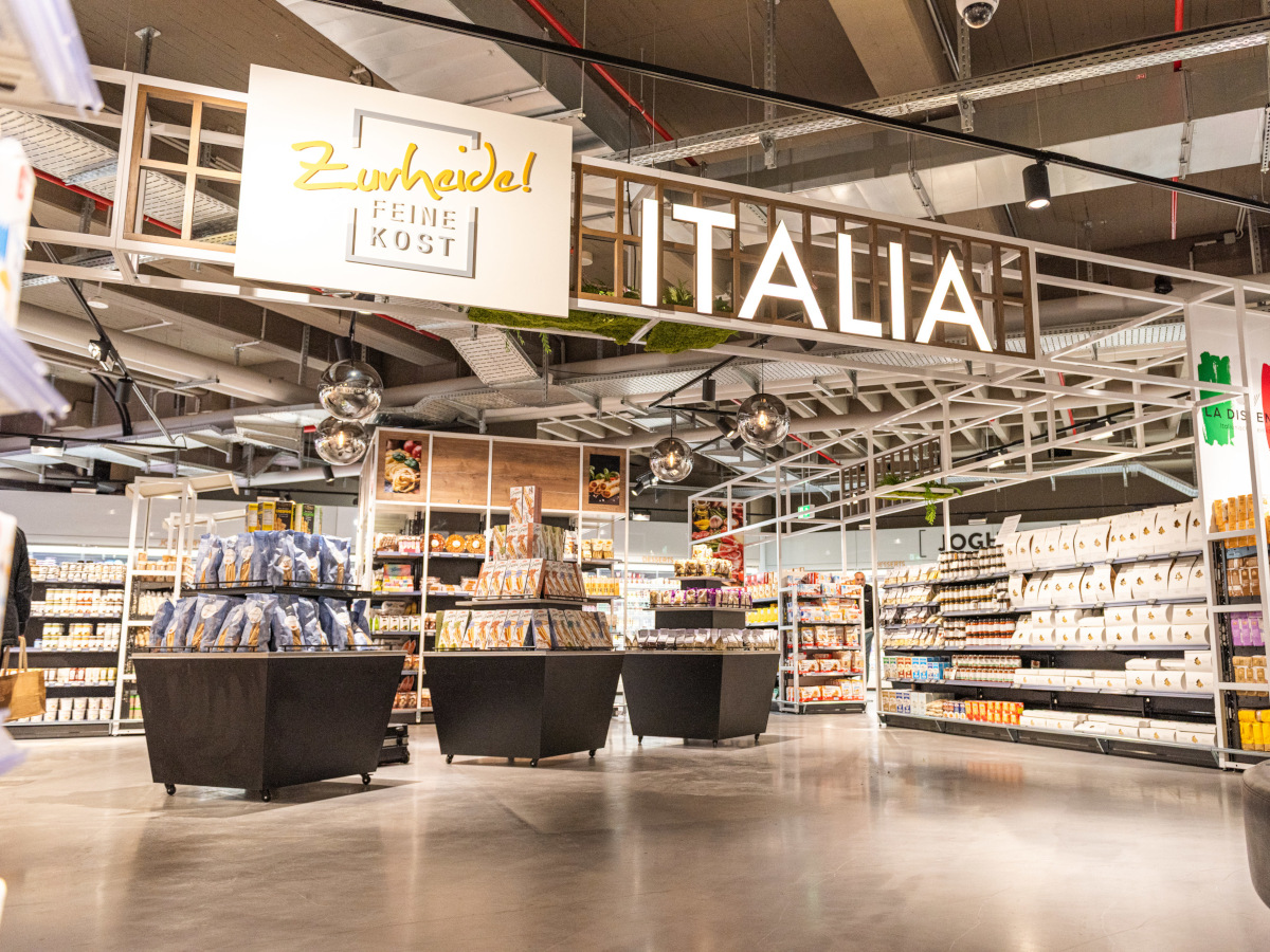 pressefoto-eingang-italienische-welt-zurheide-feine-kost-1200 Eingangsbereich Italienische Welt